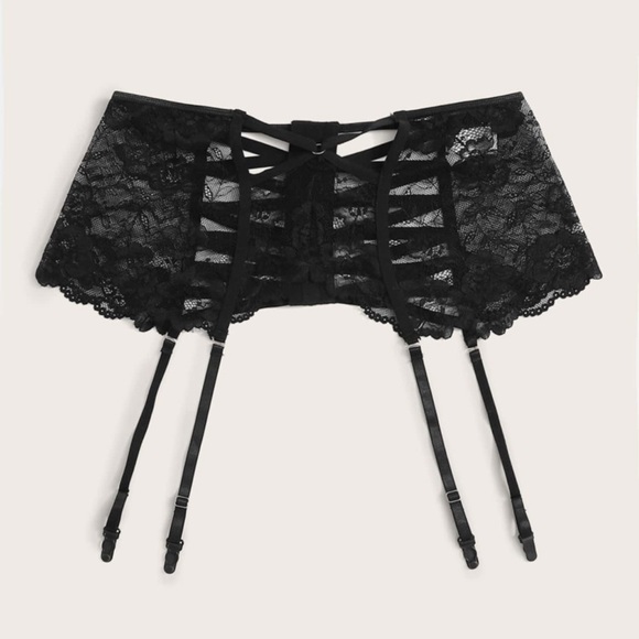 Plus Floral Lace Garter - Picture 3 of 6